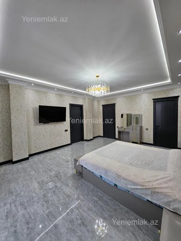 Satılır 9 otaqlı həyət evi 800 m²