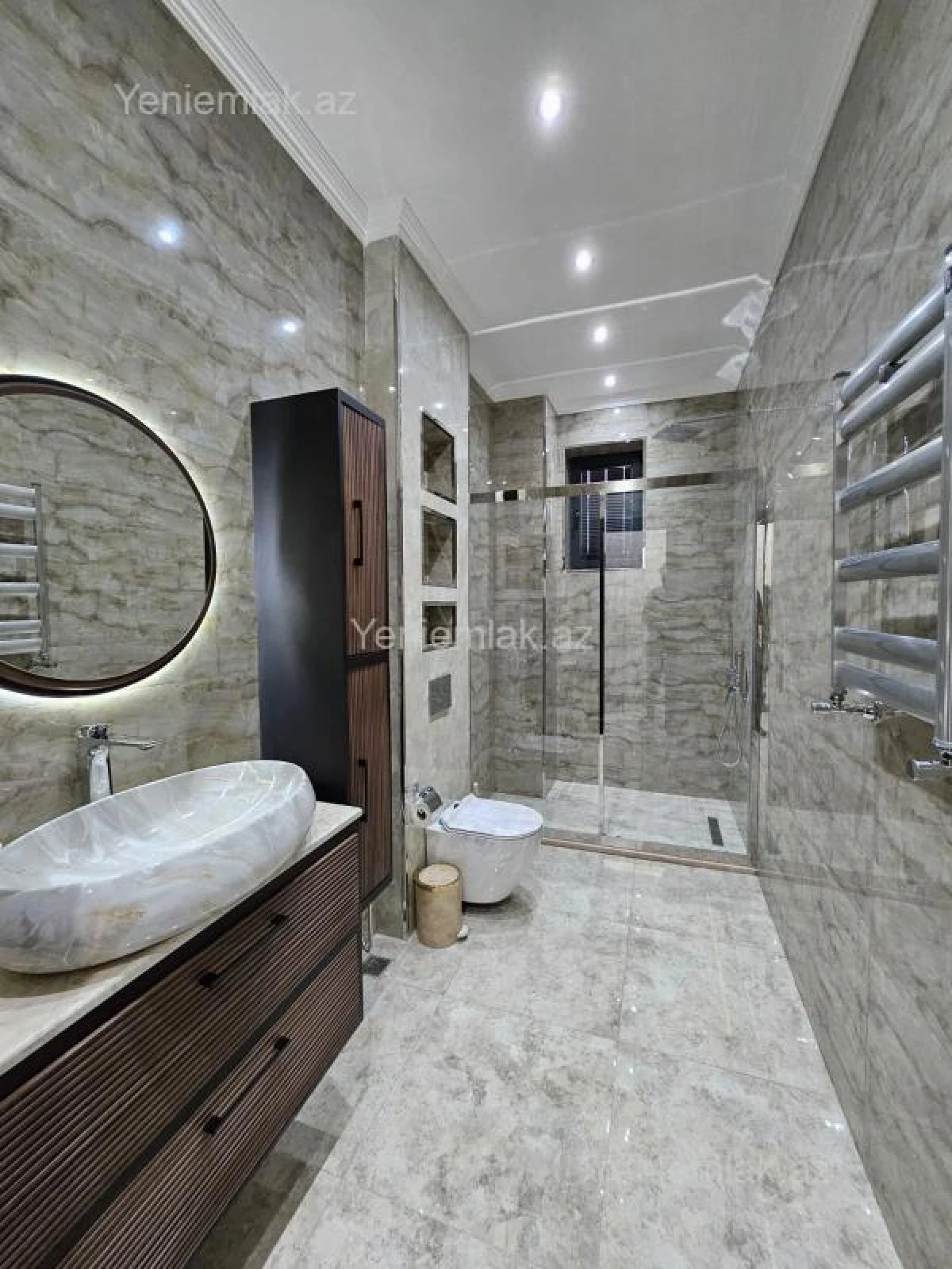 Satılır 9 otaqlı həyət evi 800 m²