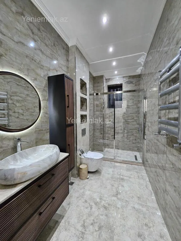 Satılır 9 otaqlı həyət evi 800 m²