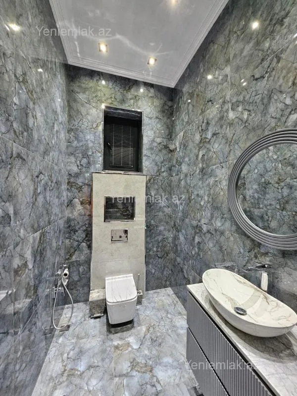 Satılır 9 otaqlı həyət evi 800 m²