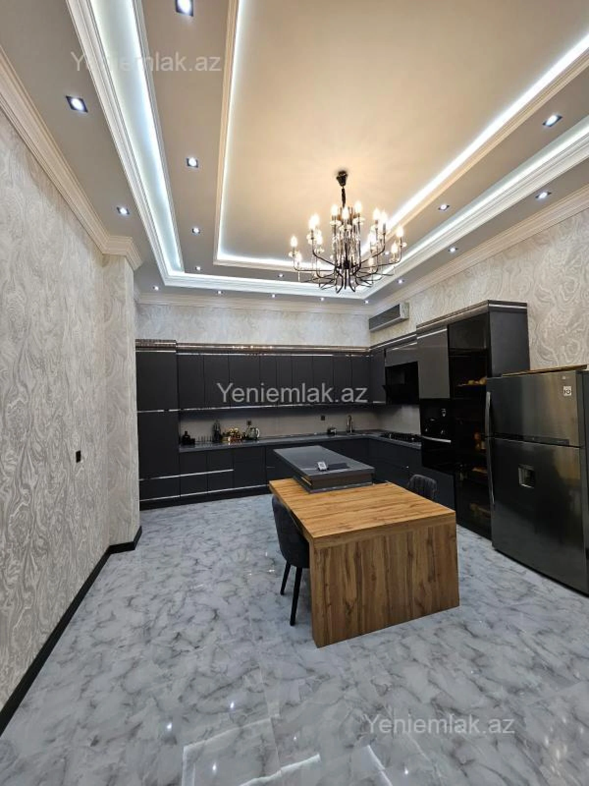 Satılır 9 otaqlı həyət evi 800 m²