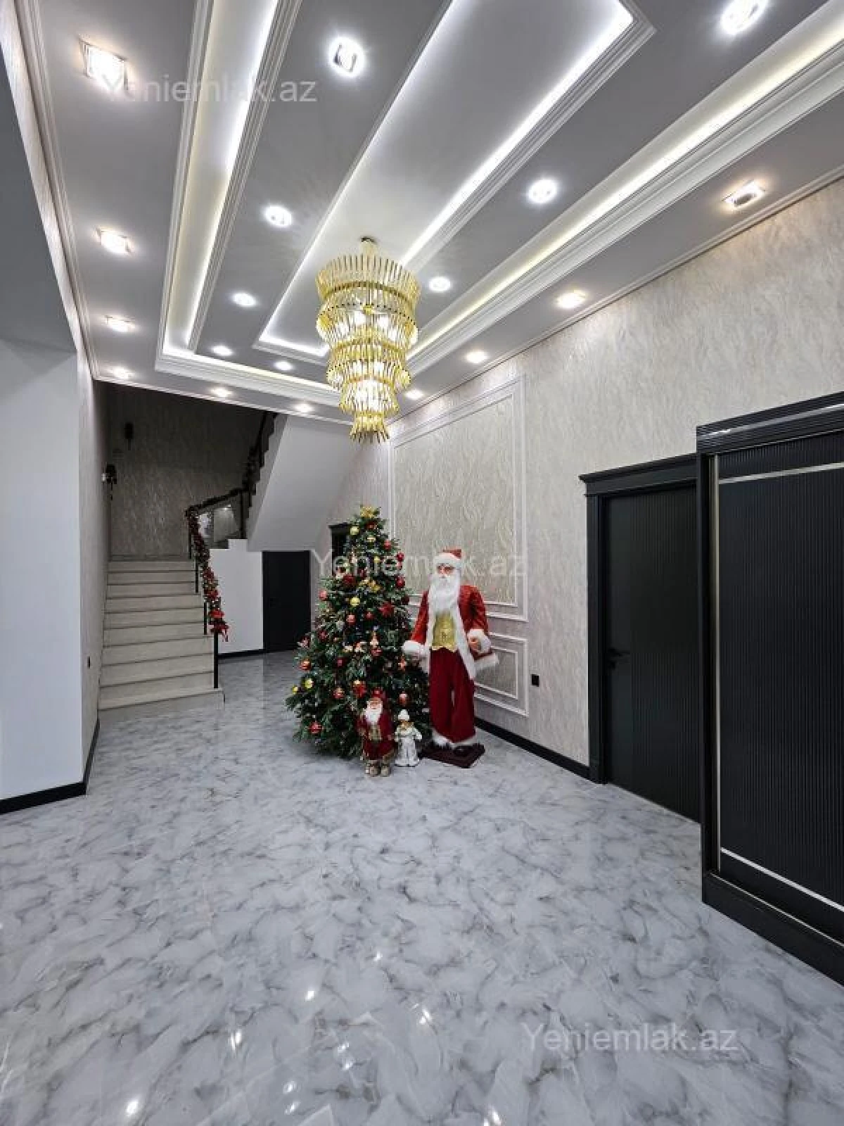 Satılır 9 otaqlı həyət evi 800 m²