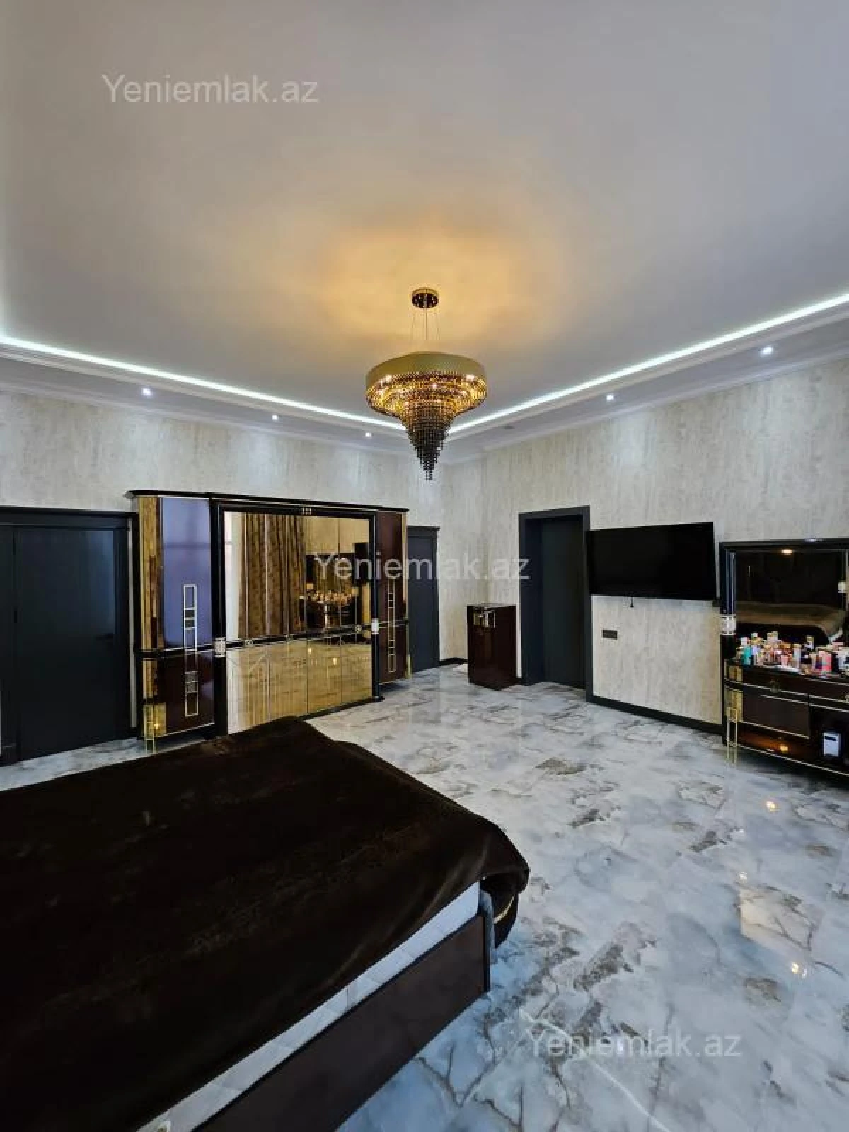 Satılır 9 otaqlı həyət evi 800 m²