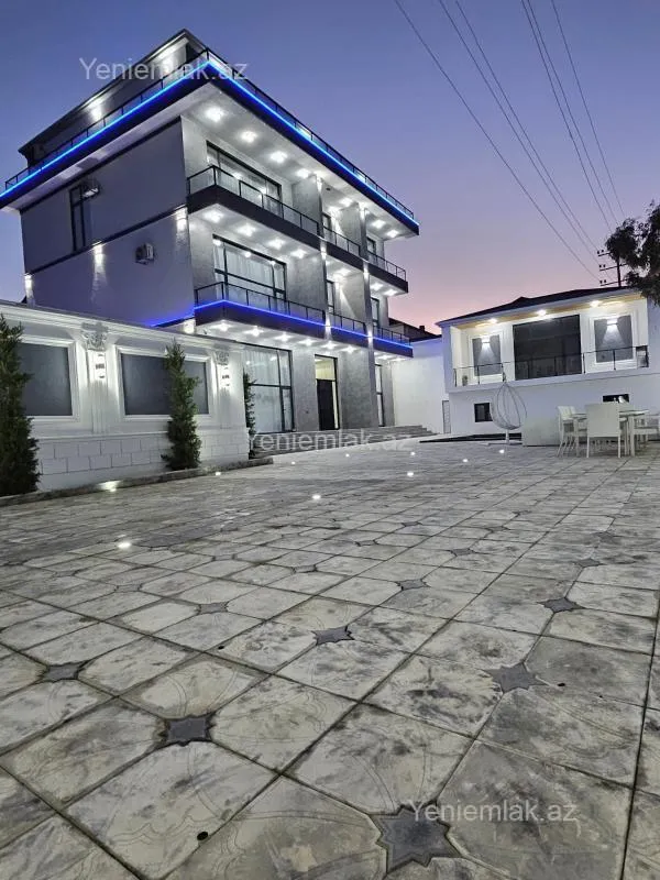 Satılır 9 otaqlı həyət evi 800 m²
