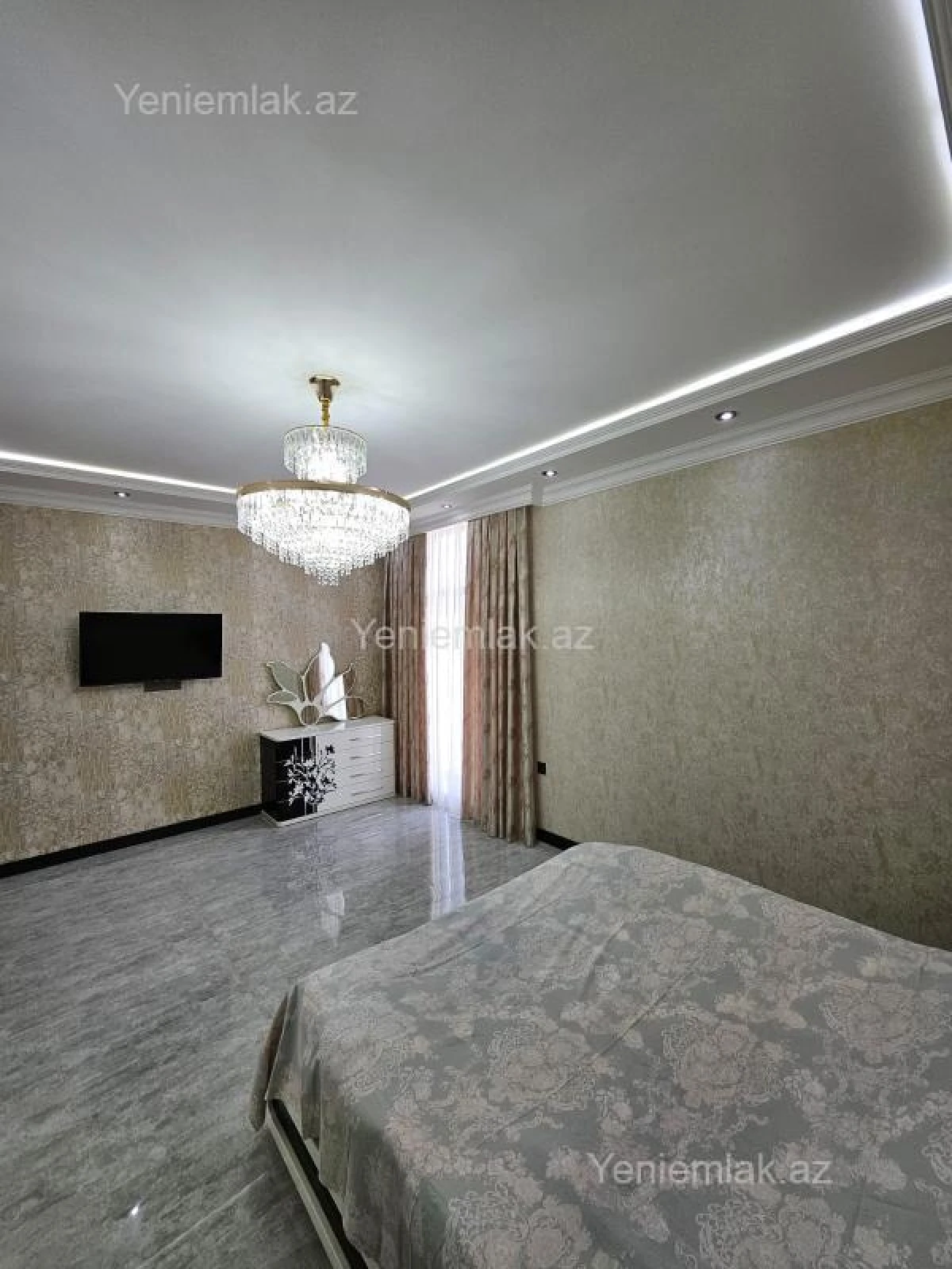 Satılır 9 otaqlı həyət evi 800 m²