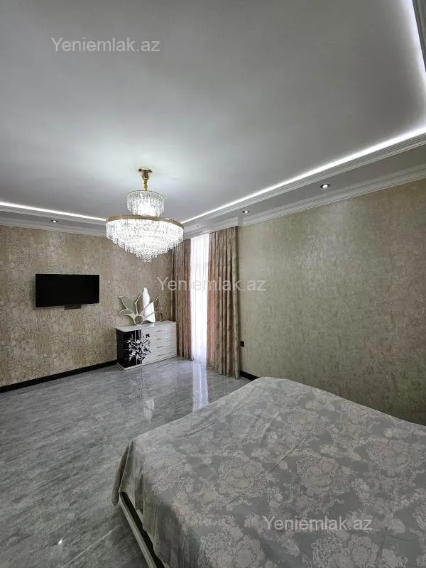 Satılır 9 otaqlı həyət evi 800 m²
