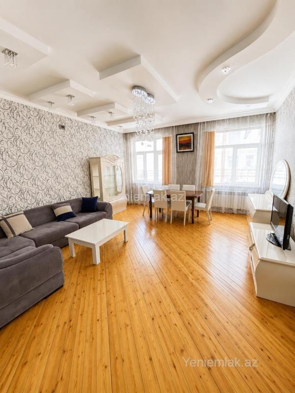 Satılır 3 otaqlı yeni tikili 120 m²