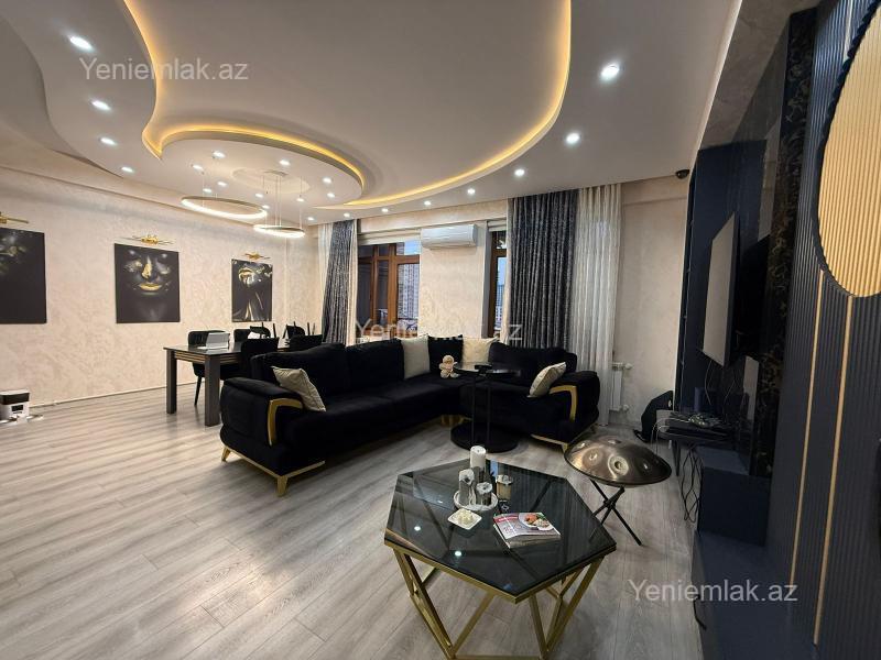 Satılır 3 otaqlı yeni tikili 135 m²