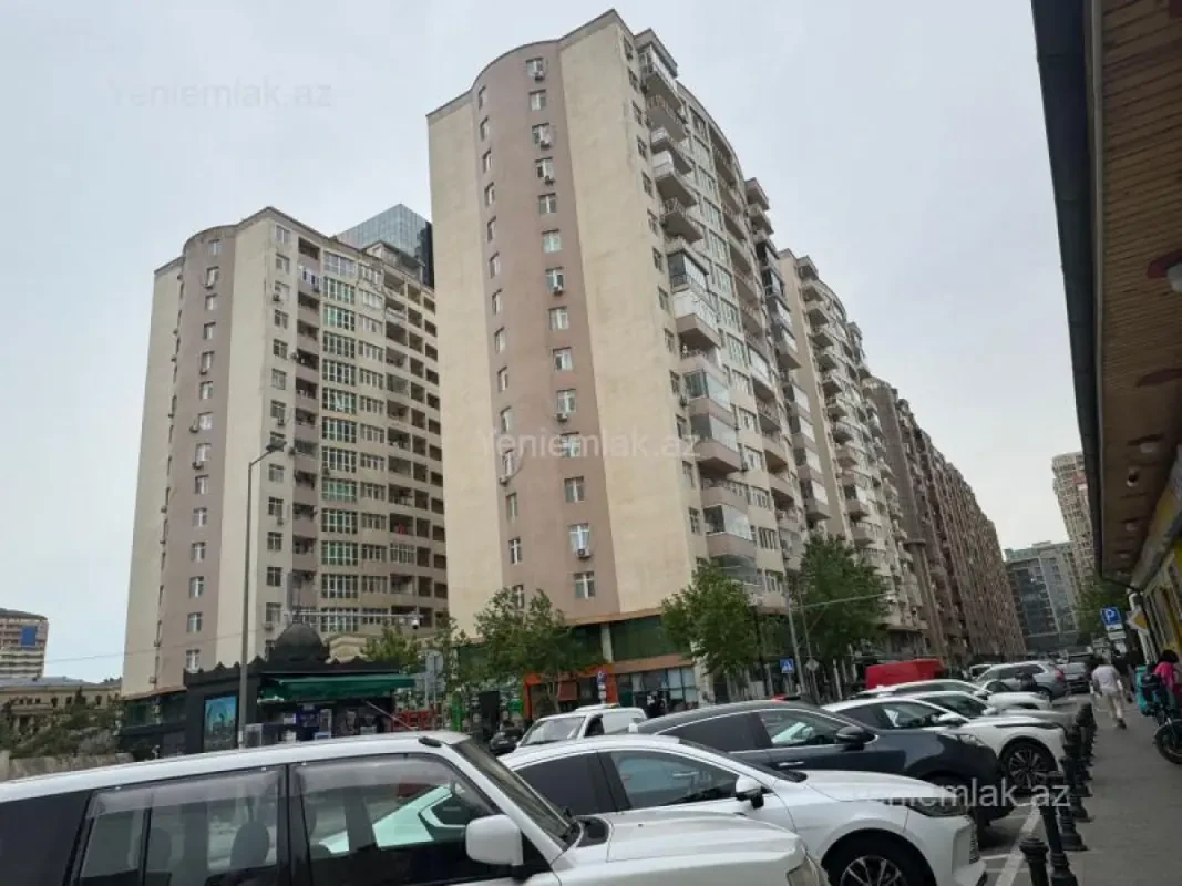 Satılır 3 otaqlı yeni tikili 115 m²