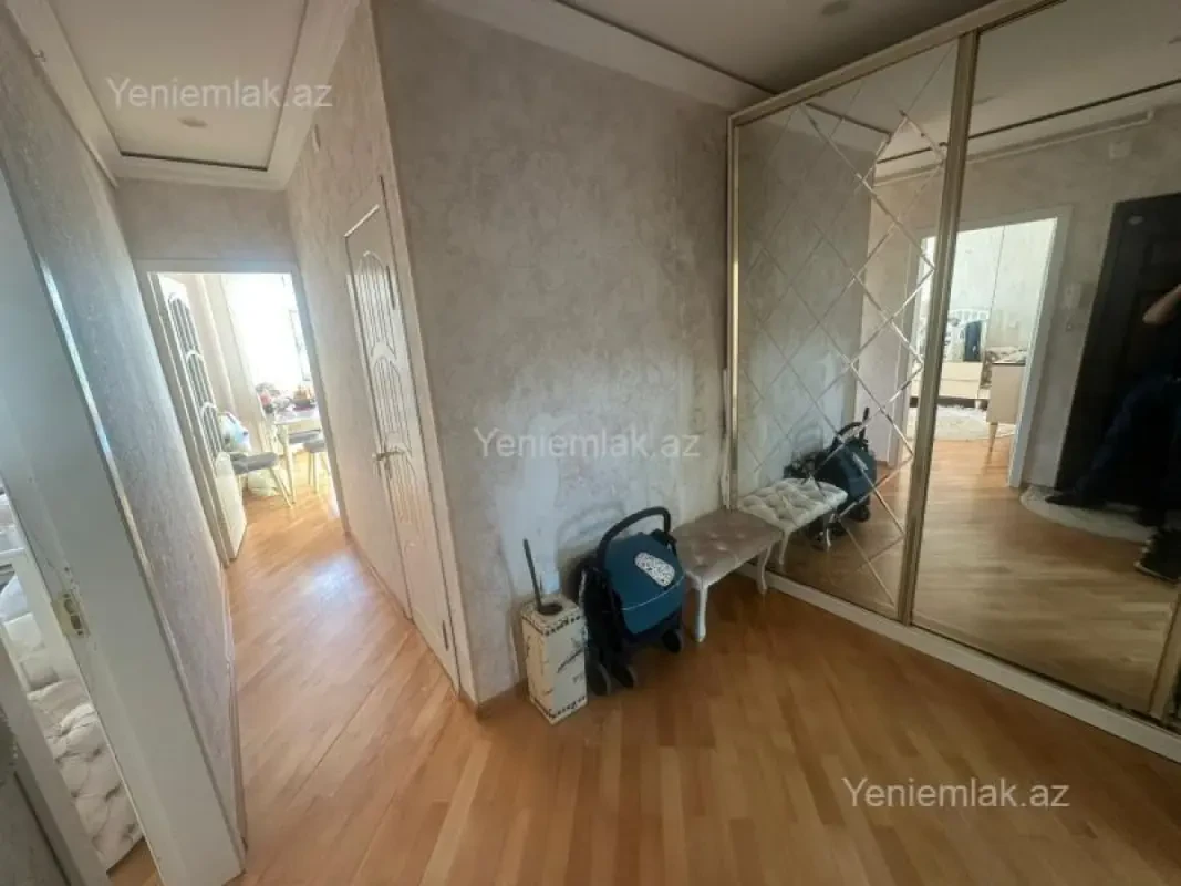 Satılır 2 otaqlı köhnə tikili 65 m²