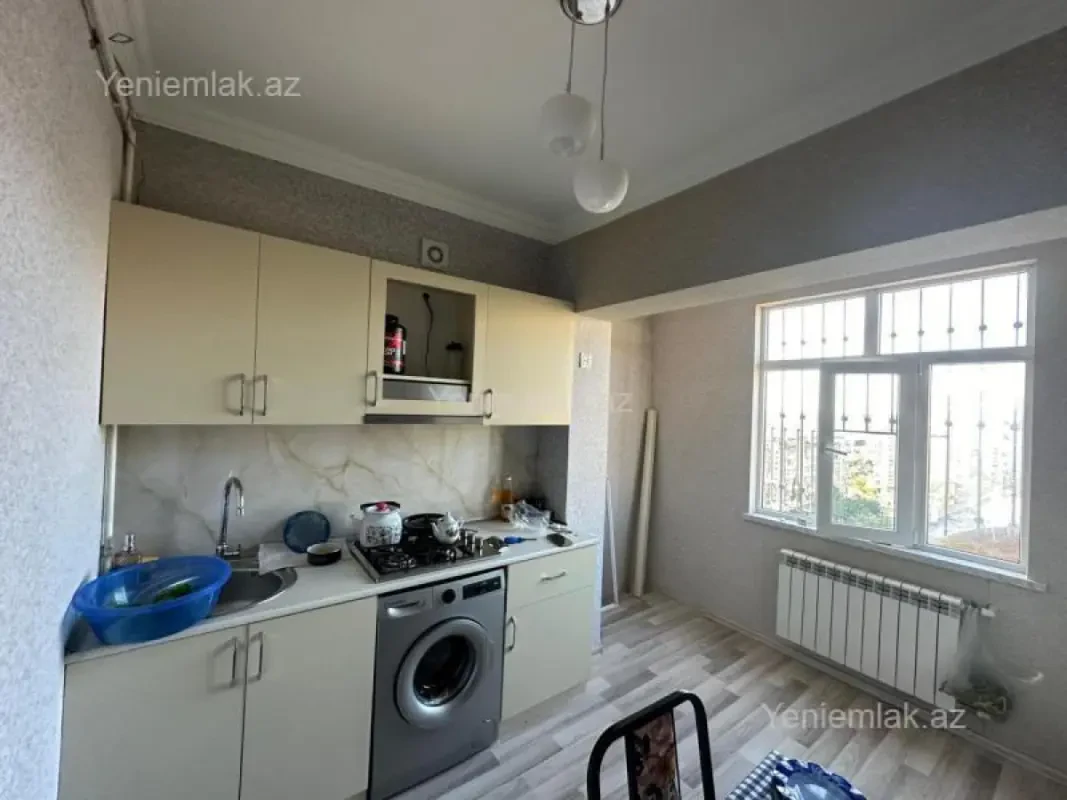 Satılır 2 otaqlı köhnə tikili 64 m²