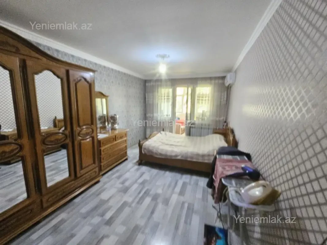 Satılır 4 otaqlı köhnə tikili 100 m²