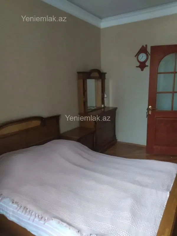 Satılır 2 otaqlı köhnə tikili 64 m²