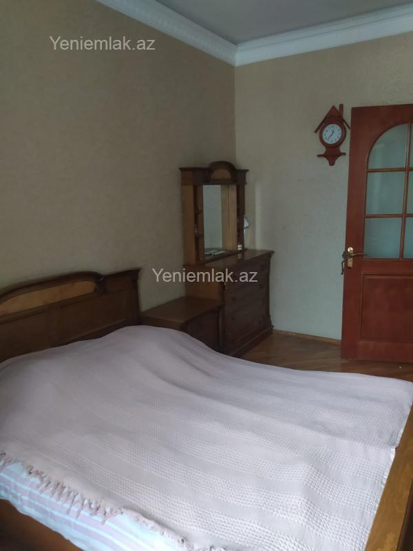 Satılır 2 otaqlı köhnə tikili 64 m²