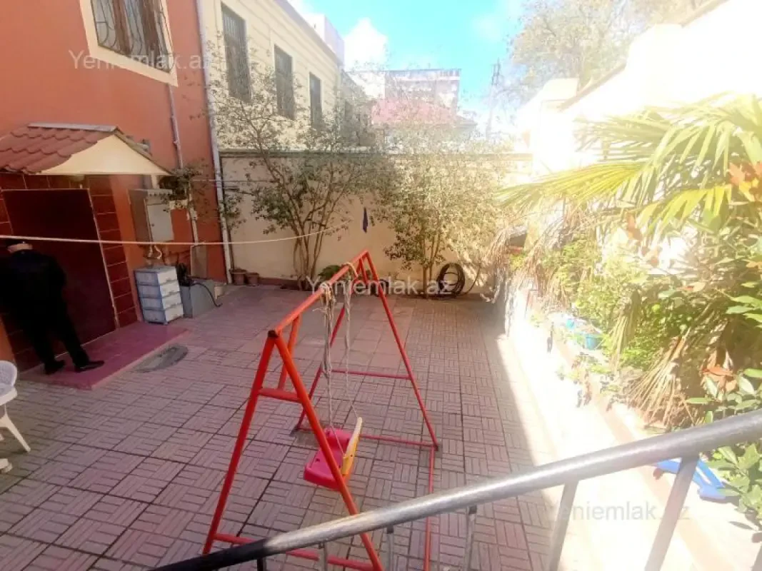 Satılır 5 otaqlı həyət evi 200 m²