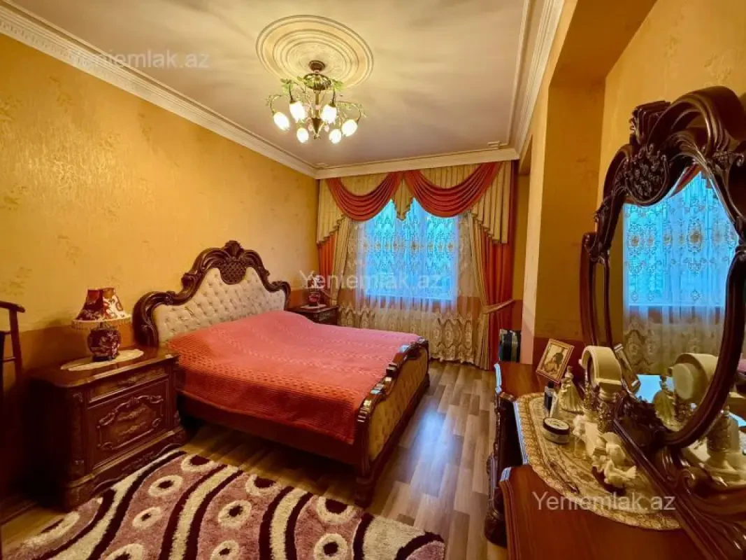 Satılır 3 otaqlı köhnə tikili 88 m²