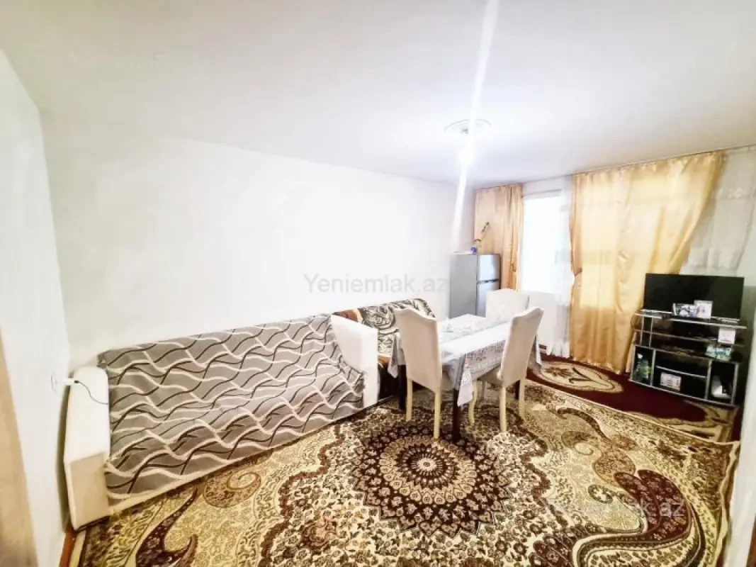 Satılır 3 otaqlı köhnə tikili 642 m²