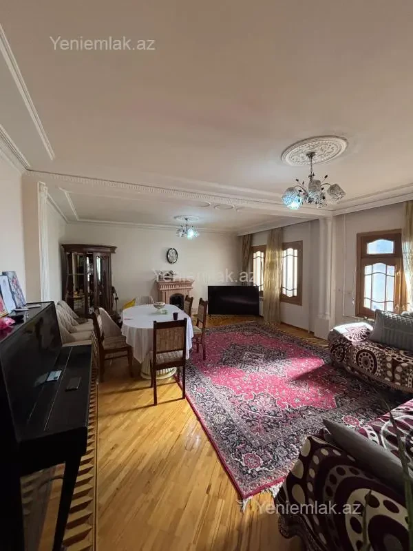 Satılır 5 otaqlı köhnə tikili 100 m²