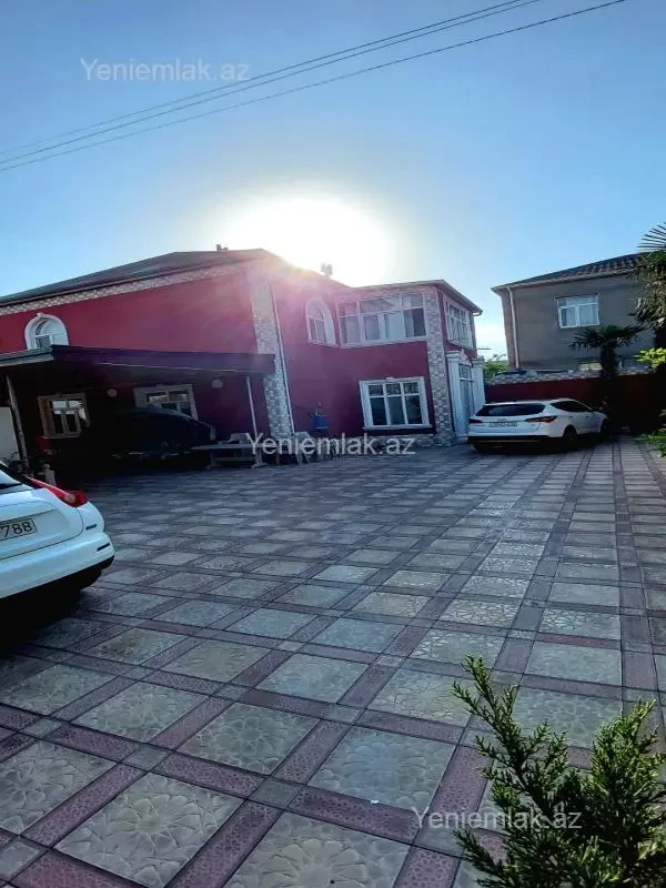 Satılır 5 otaqlı həyət evi 240 m²