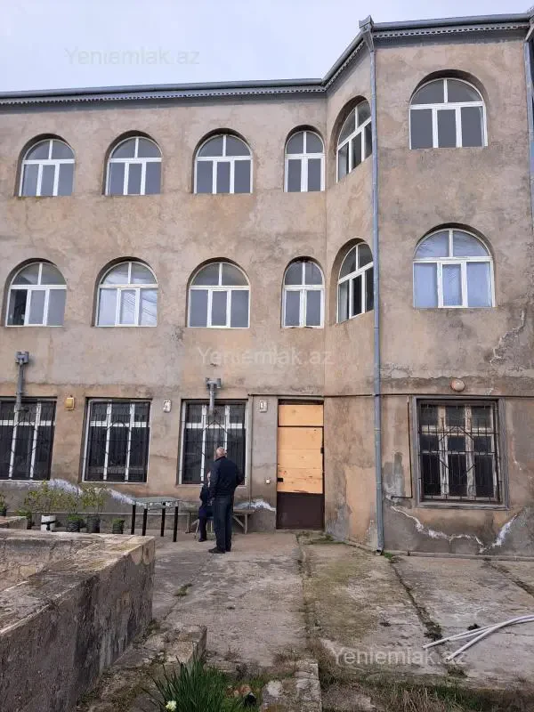 Satılır 9 otaqlı həyət evi 740 m²