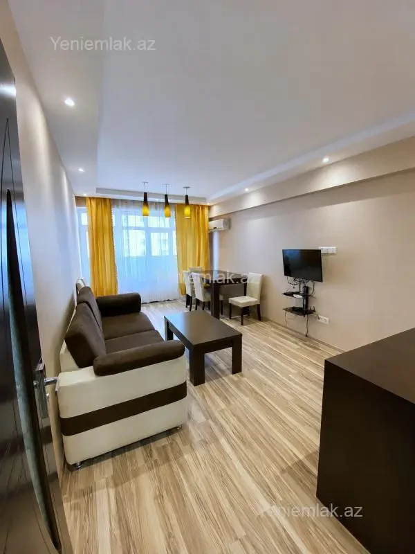 Satılır 2 otaqlı köhnə tikili 70 m²
