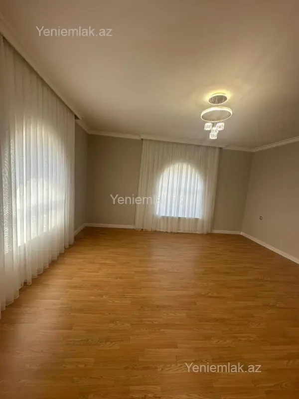 Satılır 8 otaqlı həyət evi 415 m²