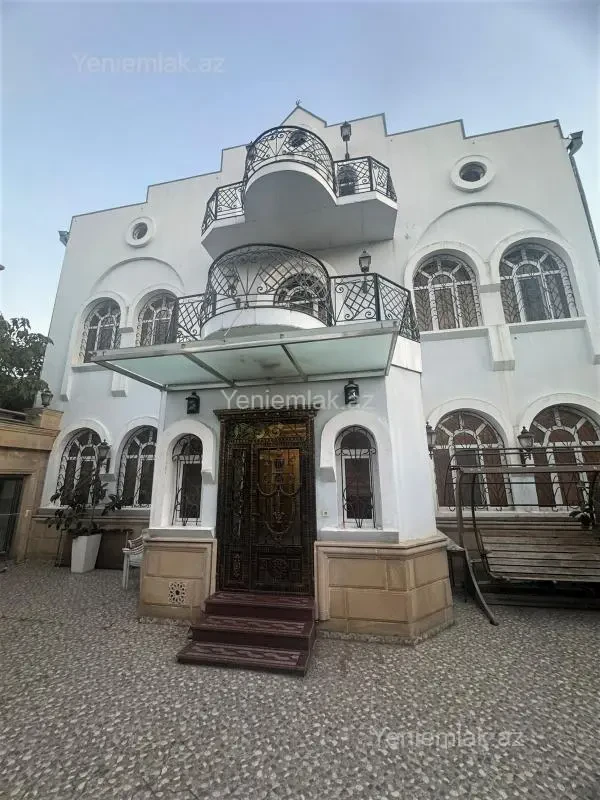 Satılır 8 otaqlı həyət evi 650 m²
