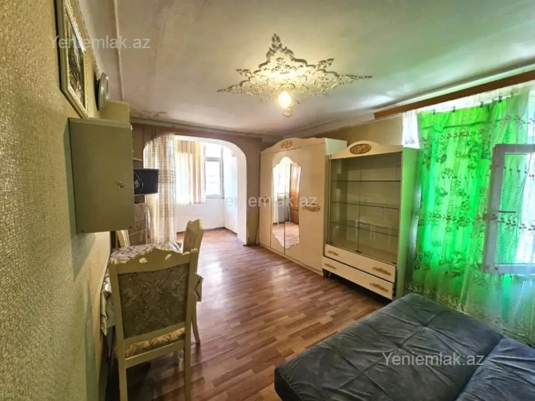 Satılır 1 otaqlı köhnə tikili 33 m²