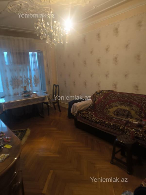 Satılır 3 otaqlı köhnə tikili 80 m²