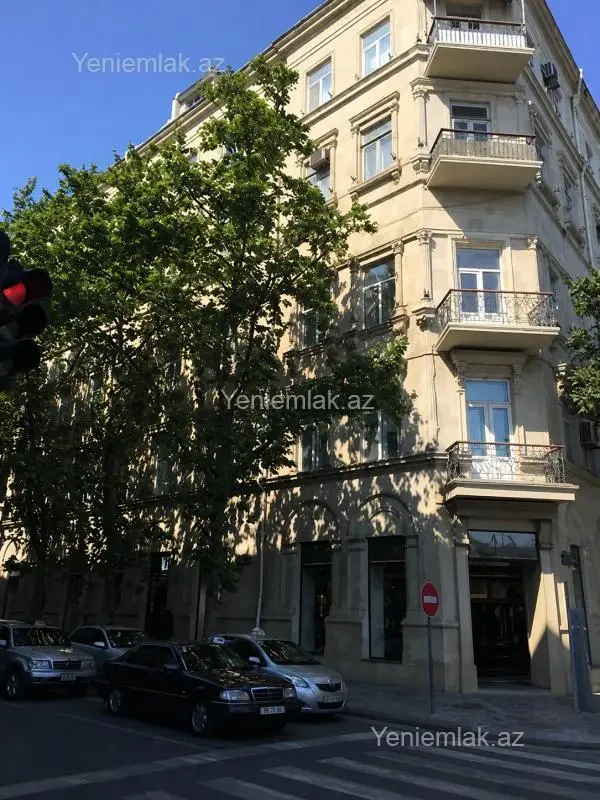 Satılır 3 otaqlı köhnə tikili 75 m²