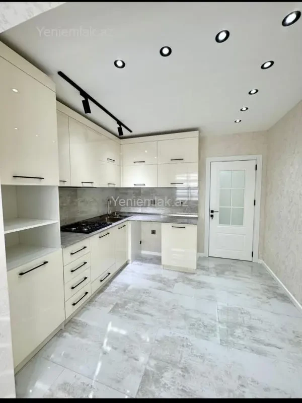 Satılır 3 otaqlı köhnə tikili 75 m²