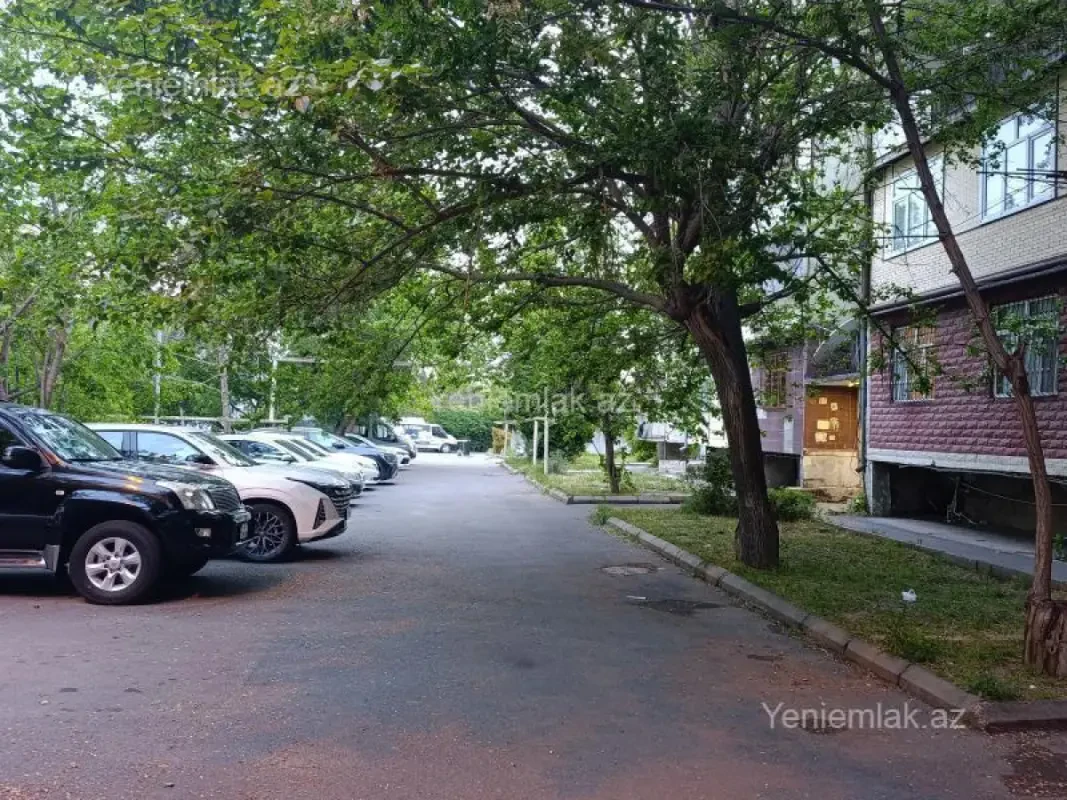 Satılır 4 otaqlı köhnə tikili 100 m²