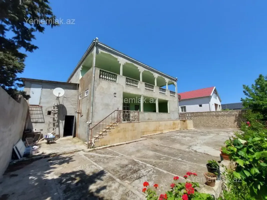 Satılır 7 otaqlı həyət evi 220 m²