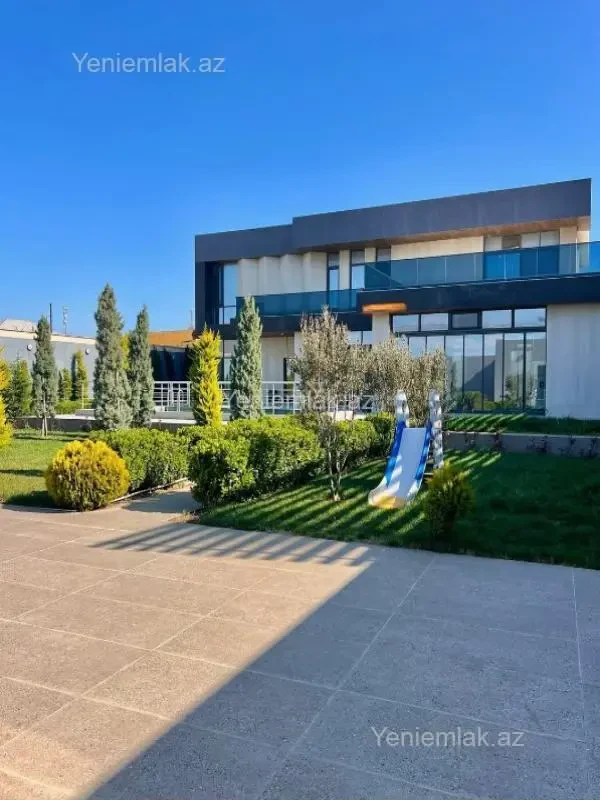 Satılır 8 otaqlı həyət evi 600 m²
