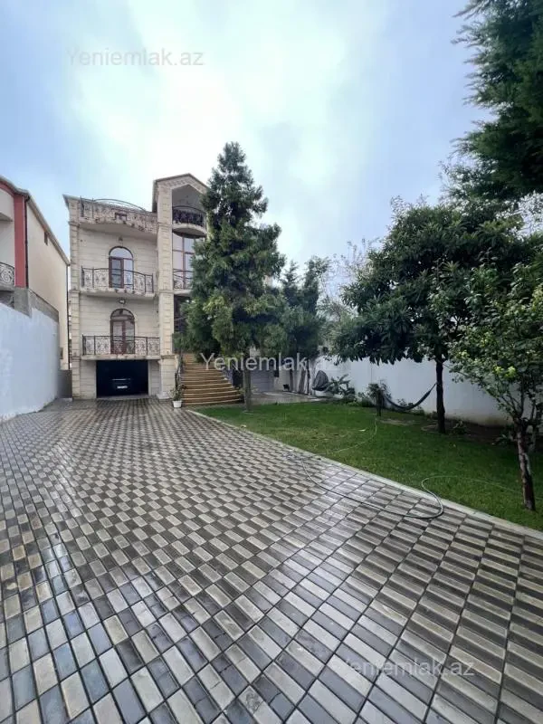 Satılır 10 otaqlı həyət evi 550 m²