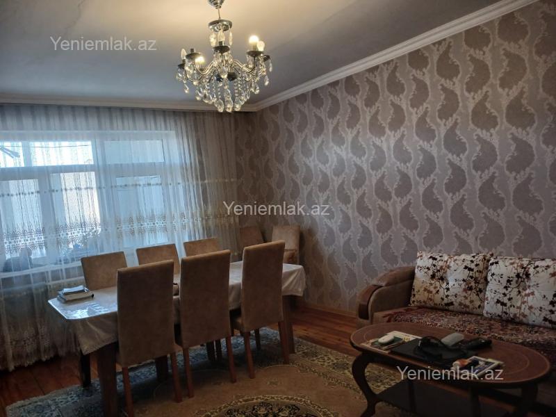 Satılır 4 otaqlı köhnə tikili 100 m²