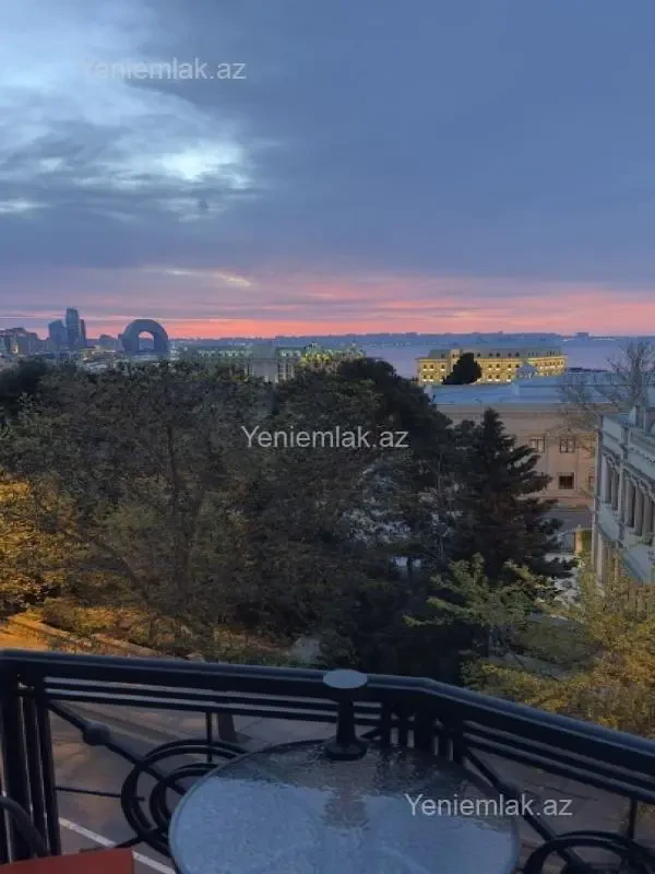 Satılır 3 otaqlı köhnə tikili 70 m²
