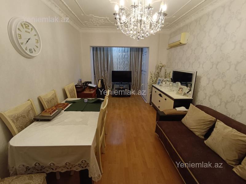 Satılır 4 otaqlı köhnə tikili 110 m²