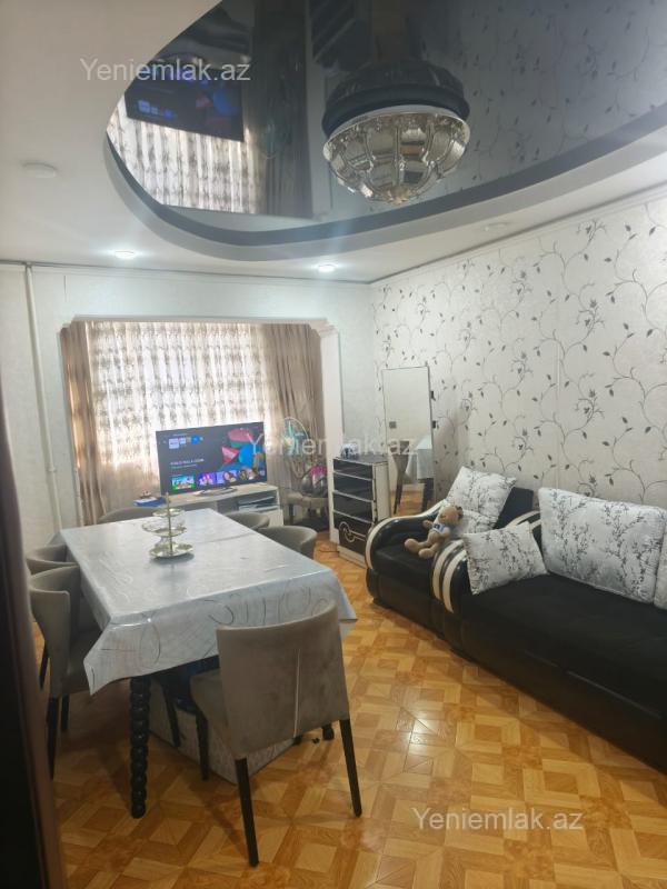 Satılır 4 otaqlı köhnə tikili 105 m²