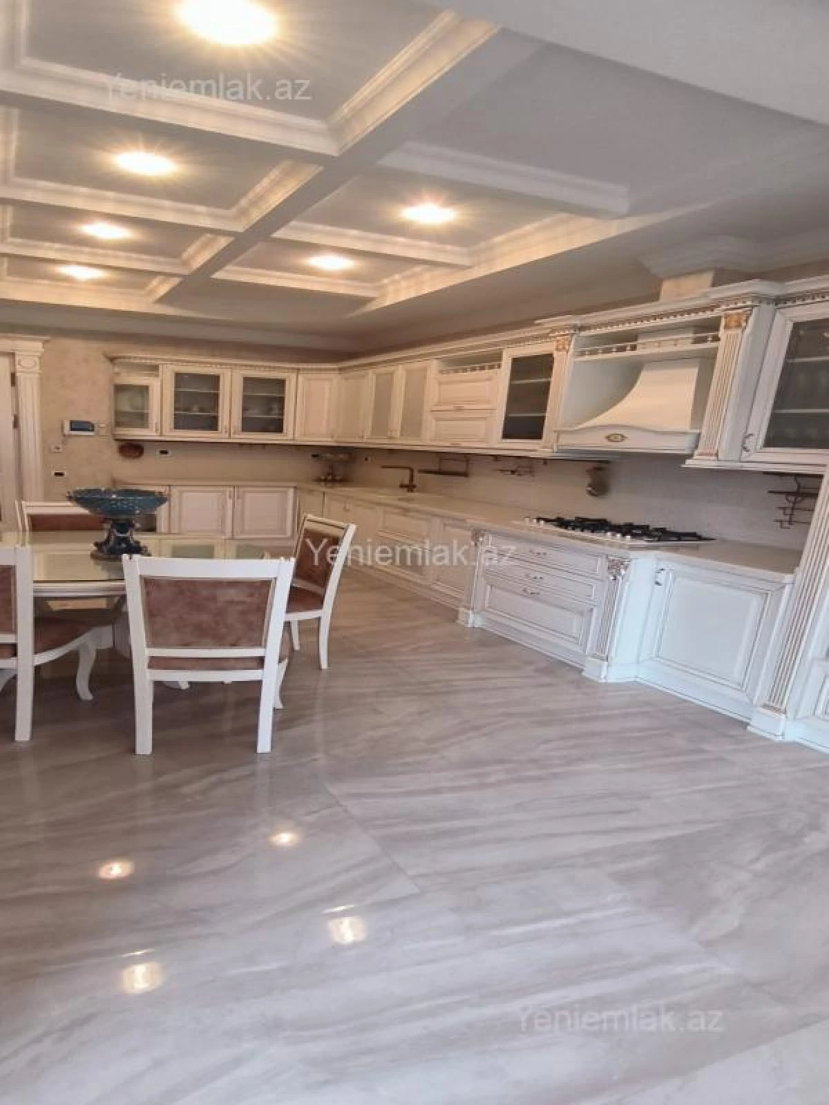 Satılır 4 otaqlı yeni tikili 295 m²