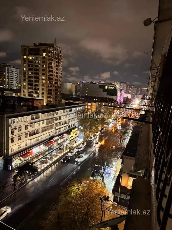 Satılır 4 otaqlı köhnə tikili 120 m²