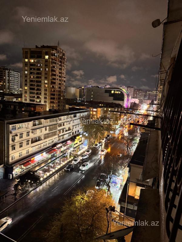 Satılır 4 otaqlı köhnə tikili 120 m²