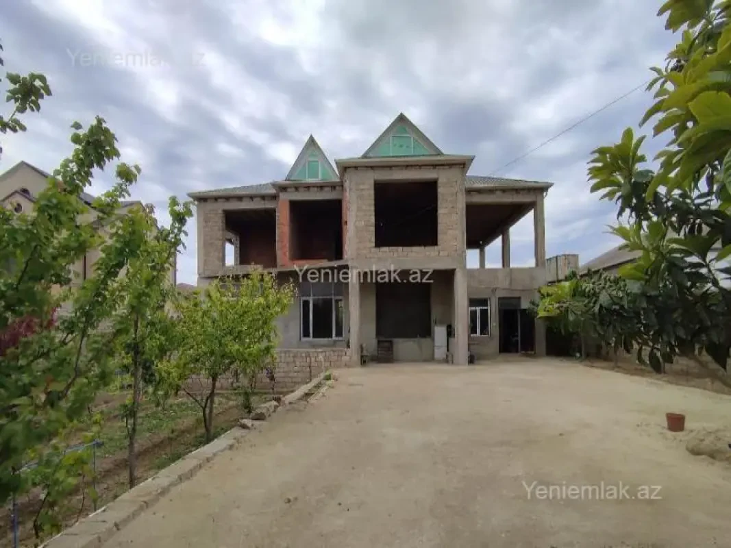 Satılır 7 otaqlı həyət evi 450 m²
