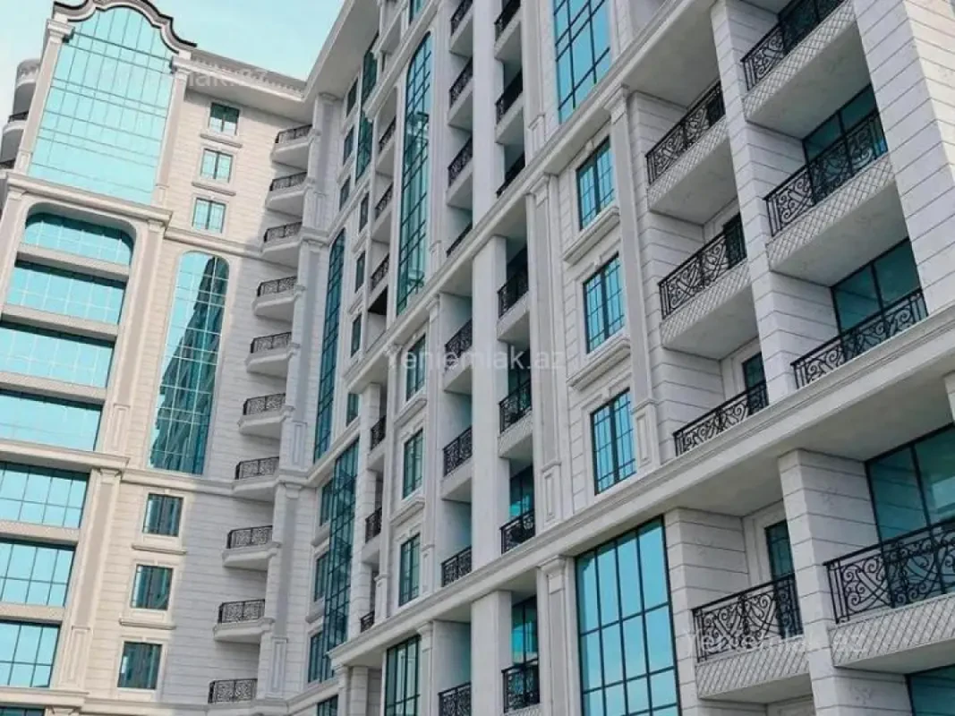 Satılır 4 otaqlı yeni tikili 200 m²