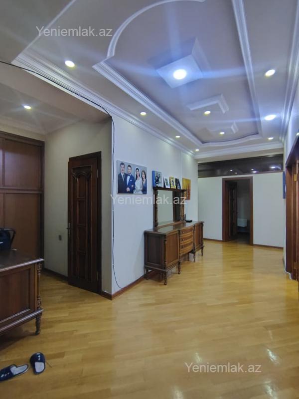 Satılır 4 otaqlı yeni tikili 155 m²