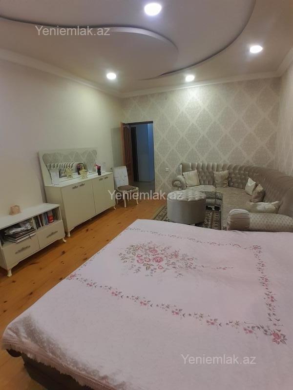 Satılır 5 otaqlı həyət evi 240 m²