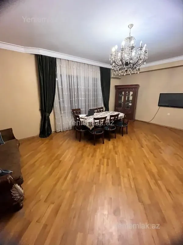 Satılır 4 otaqlı yeni tikili 195 m²