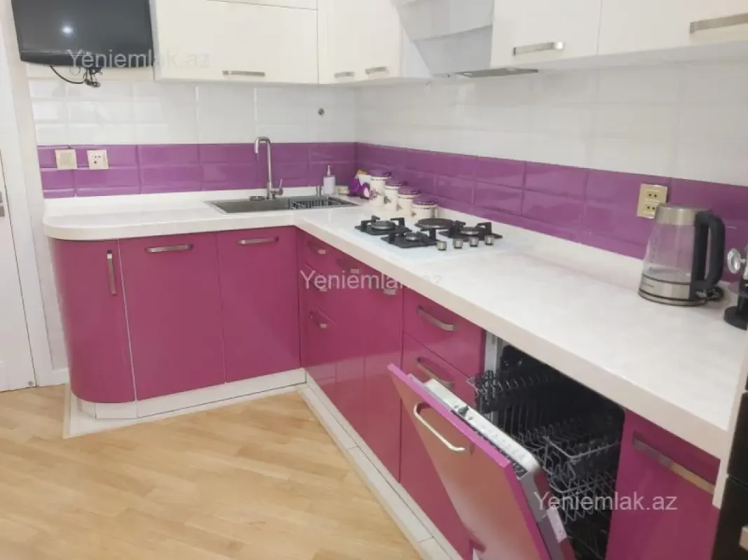 Kirayə verilir 3 otaqlı yeni tikili 90 m²