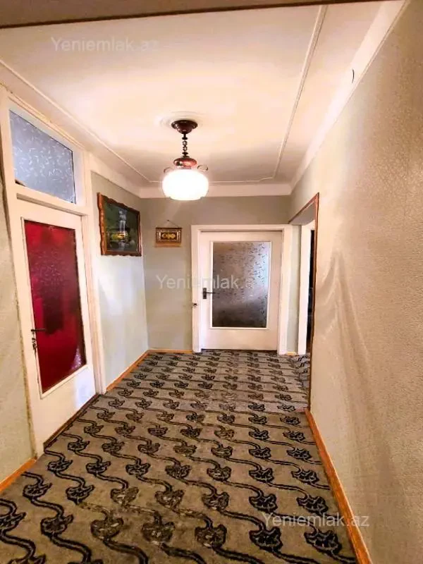 Satılır 4 otaqlı köhnə tikili 110 m²