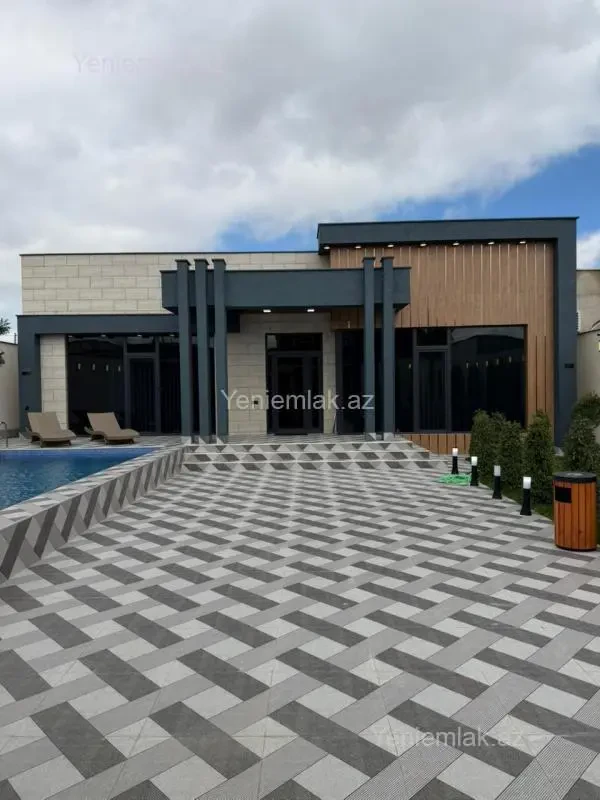 Satılır 5 otaqlı həyət evi 220 m²